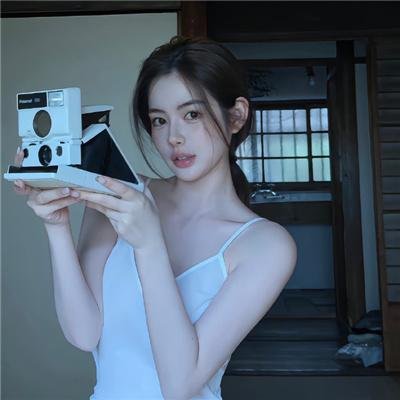 穿风信子蓝的少女